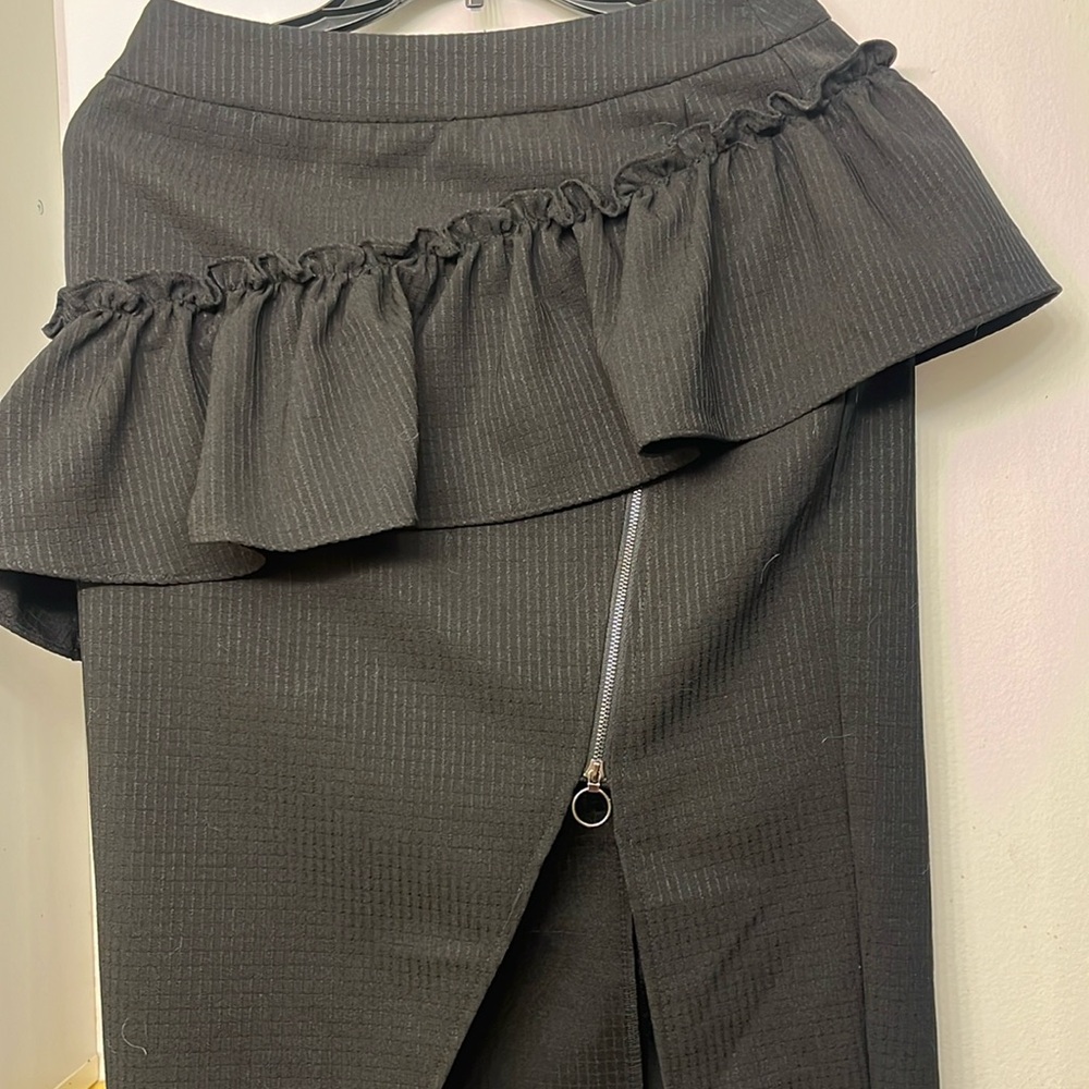 Black skirt Valiant brand new